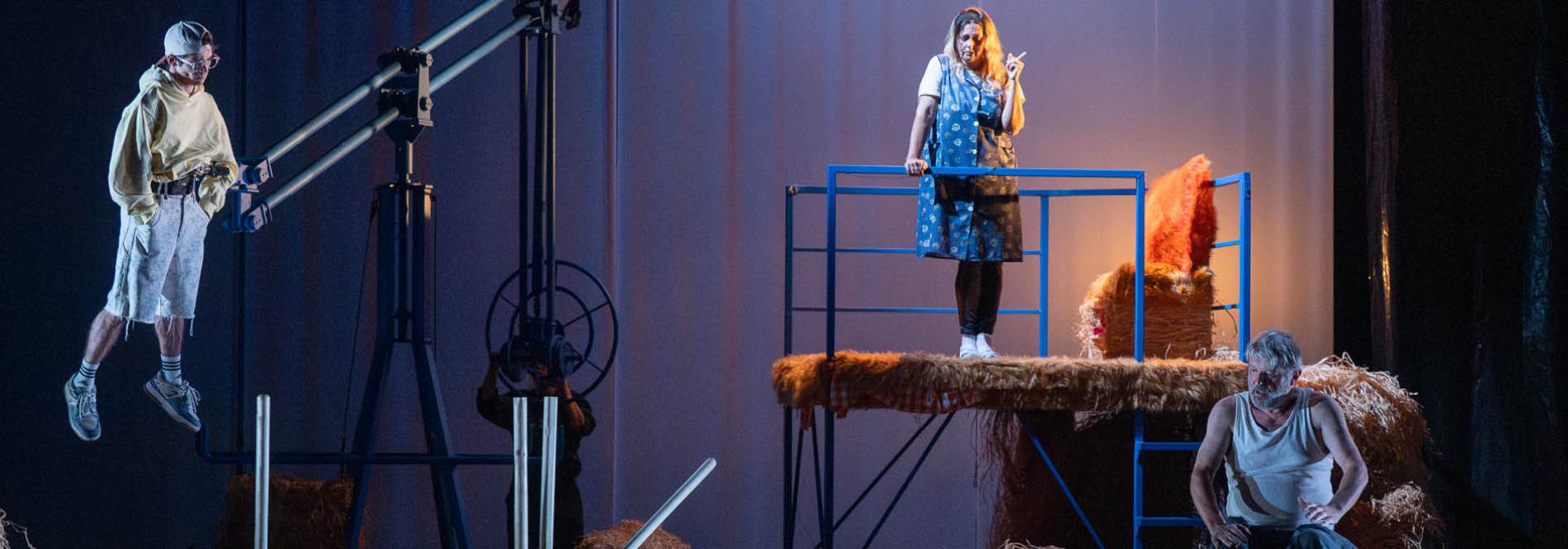 Théâtre - une image des comédiennes sur scène