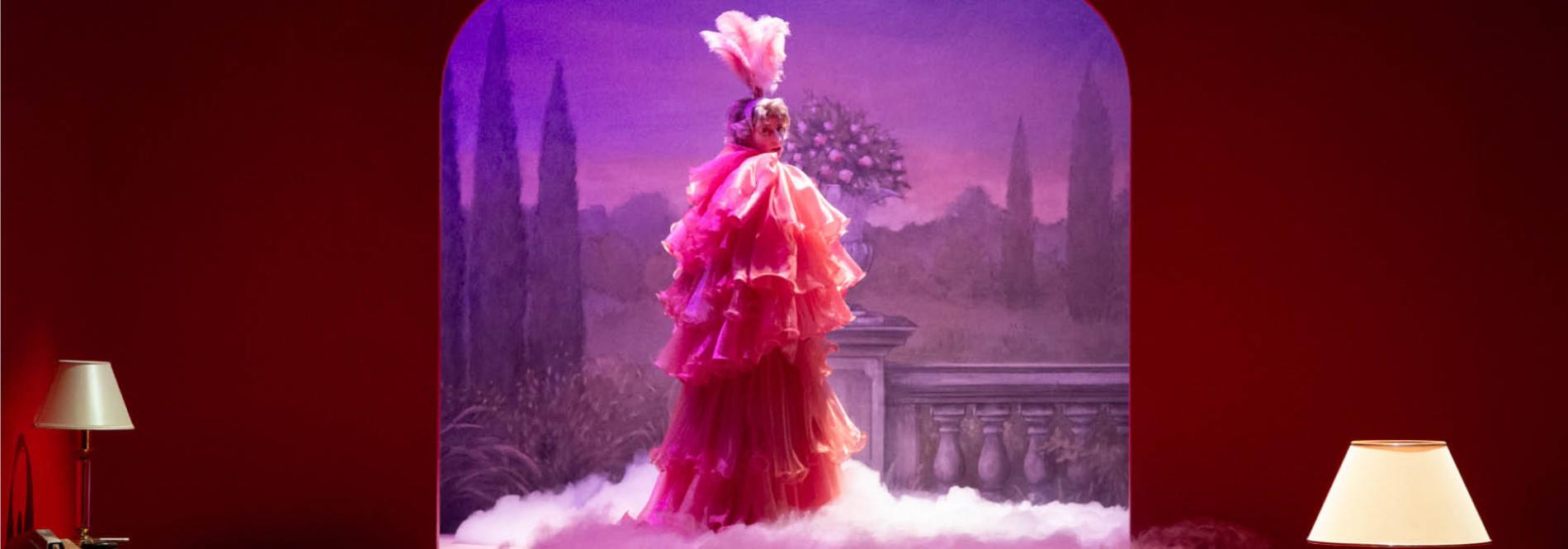 Une image de Rebecca Balestra sur scène en Jacqueline