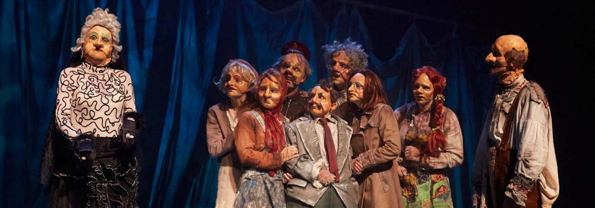 Théâtre: La Visite de la vieille dame - Une image des comédien·nes sur scène
