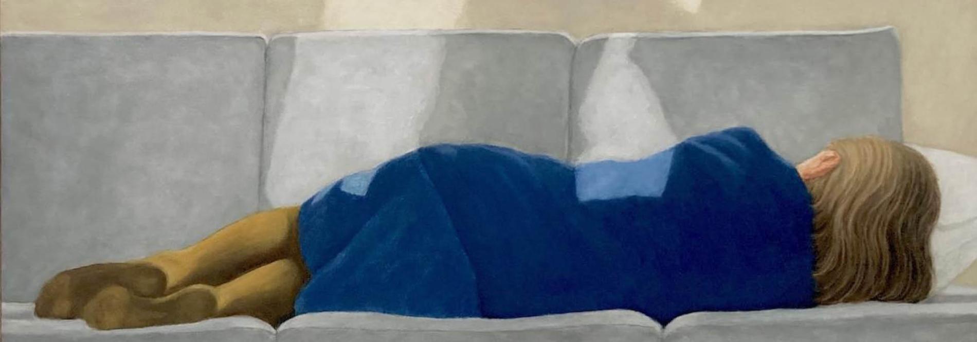 Une peinture d'une femme sur un canapé