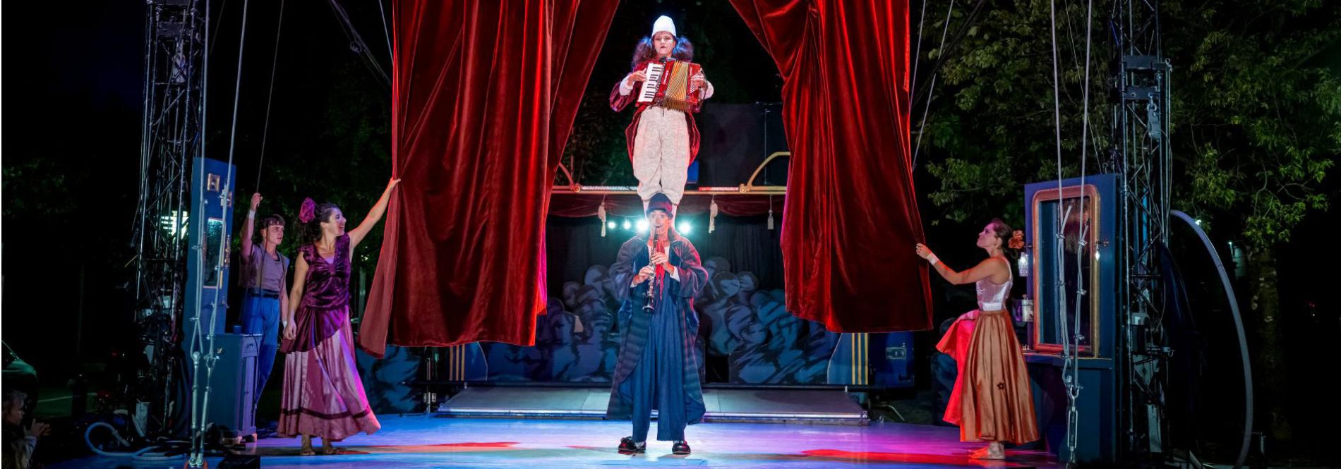 Cirque: SymFolie - Une image d'un spectacle de KUNOS