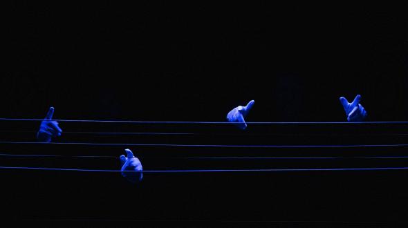 Théâtre - AU FIL DU TEMPS - Les deux comédien·nes en train de jouer 