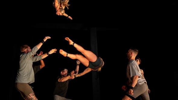 Une image des acrobates