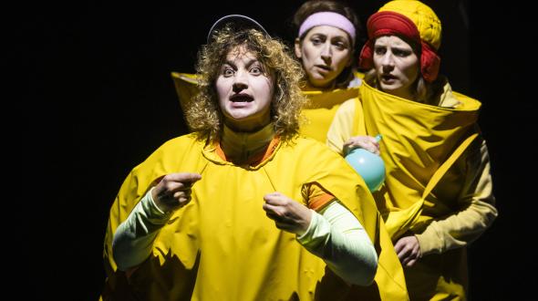 Théatre - Pion, pète pas les plombs - Les comédiennes sur scène 