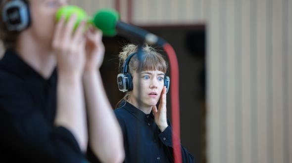 Théâtre - À l'envers, à l'endroit - Les comédien·nes en train de jouer 