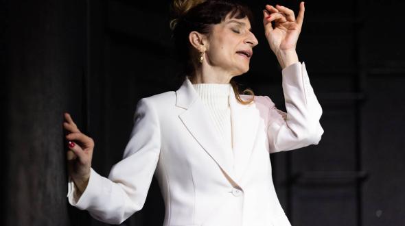 Théâtre - Carte blanche à ma mère - Valeria Bertolotto sur scène 