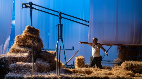 Théâtre - une image des comédiennes sur scène