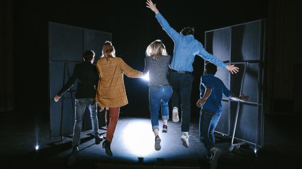 Théâtre - une image des comédien·nes de Jusque dans nos bras 