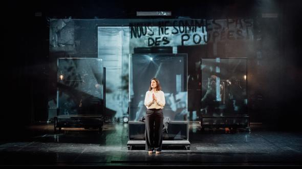 Théâtre - une image des comédiennes du Procès d'une vie sur scène
