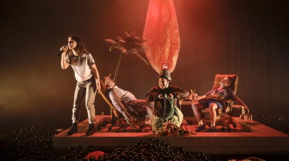 Théâtre - Les comédien·nes du poids des fourmis sur scène 
