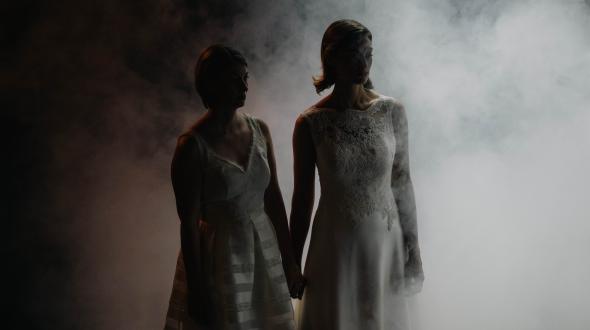 Une image de deux mariées 